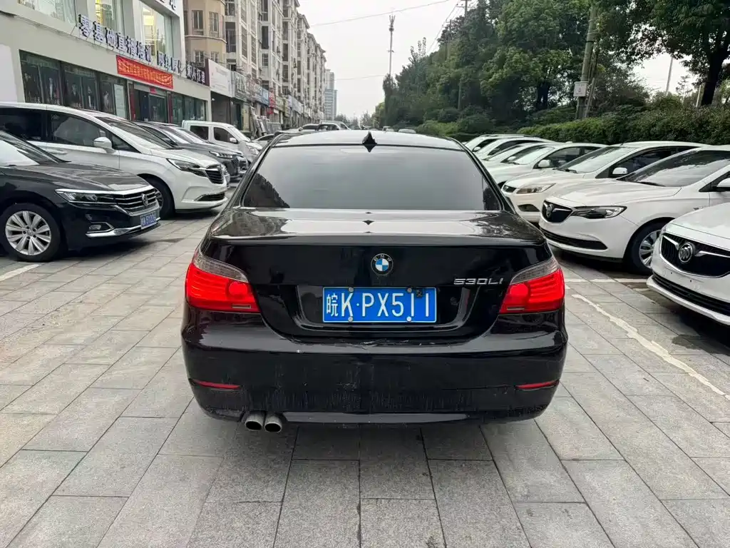 BMW 5 Series — миниатюра 8
