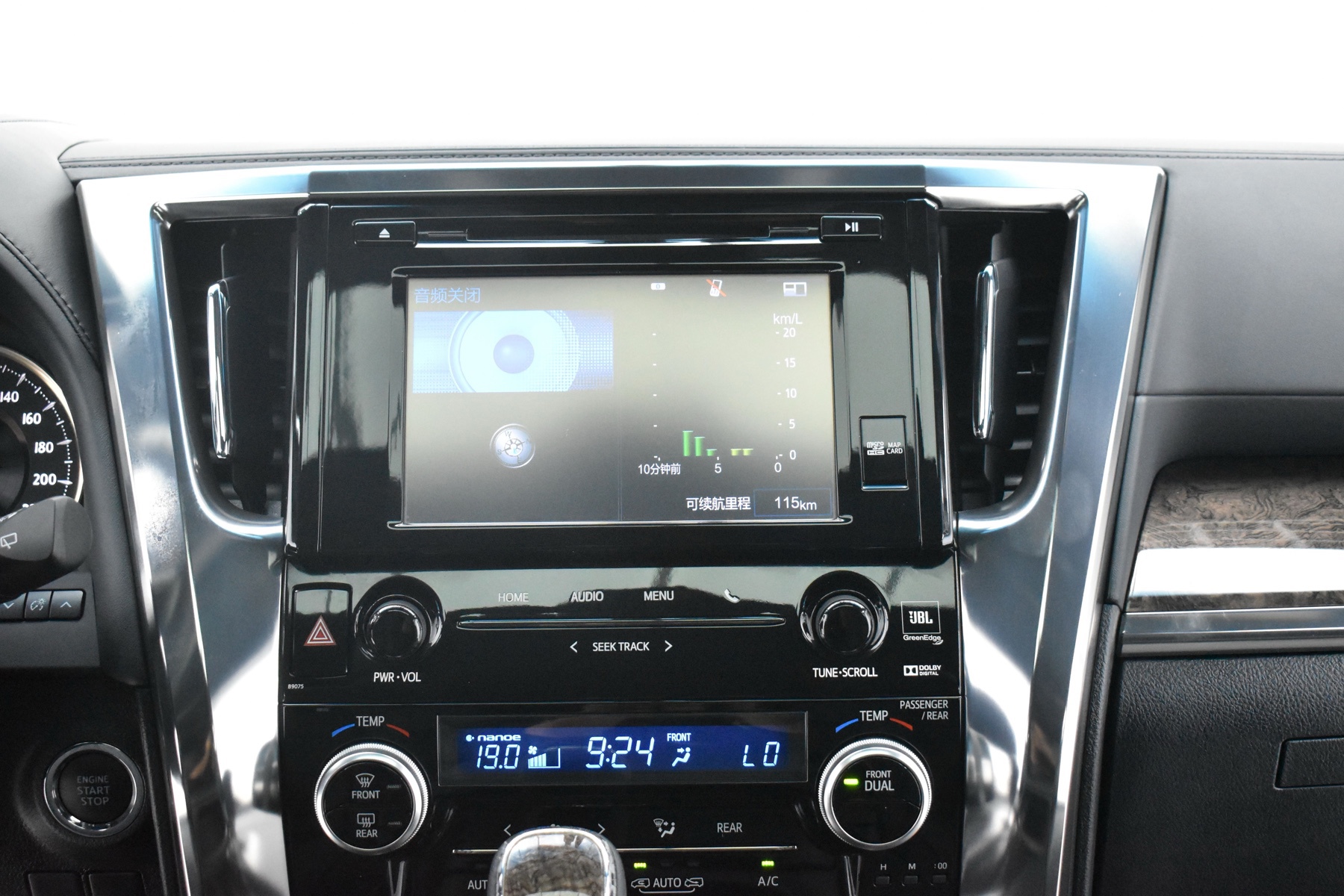Toyota Alphard — миниатюра 9