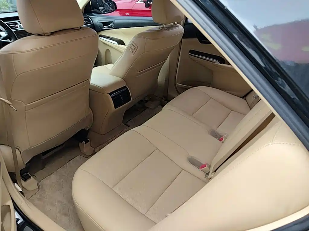 Toyota Camry — миниатюра 17