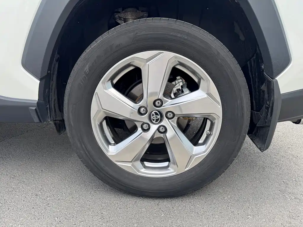 Toyota RAV4 — миниатюра 10