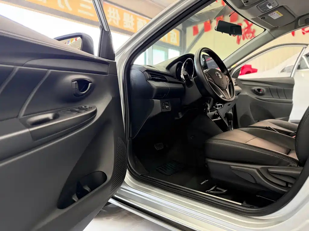 Toyota Yaris L — миниатюра 8
