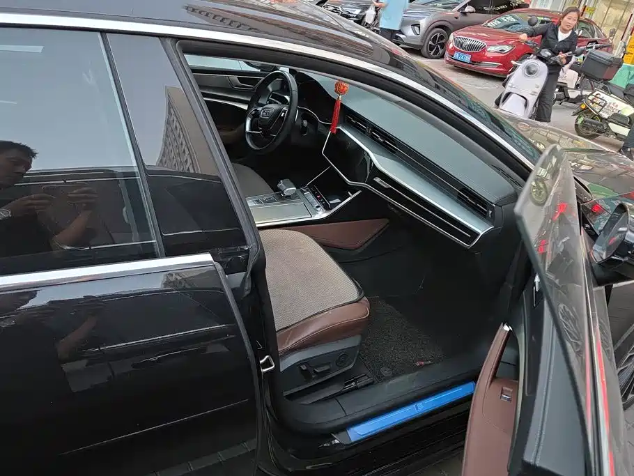 Audi A7L — миниатюра 8