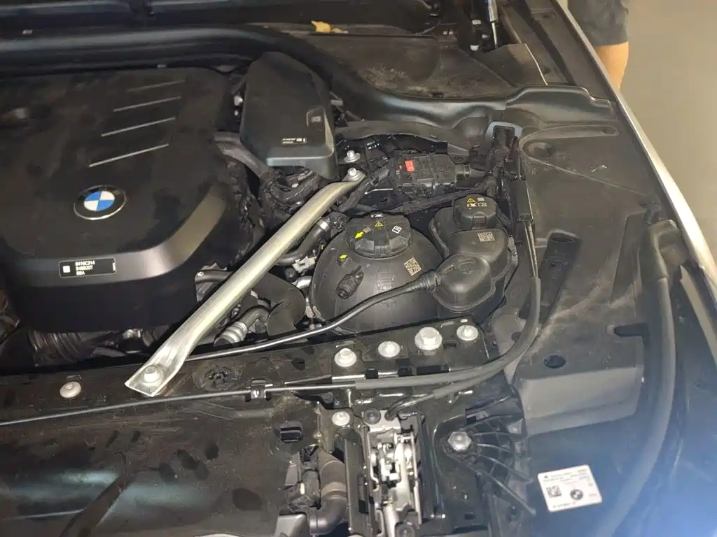 BMW 5 Series — миниатюра 22