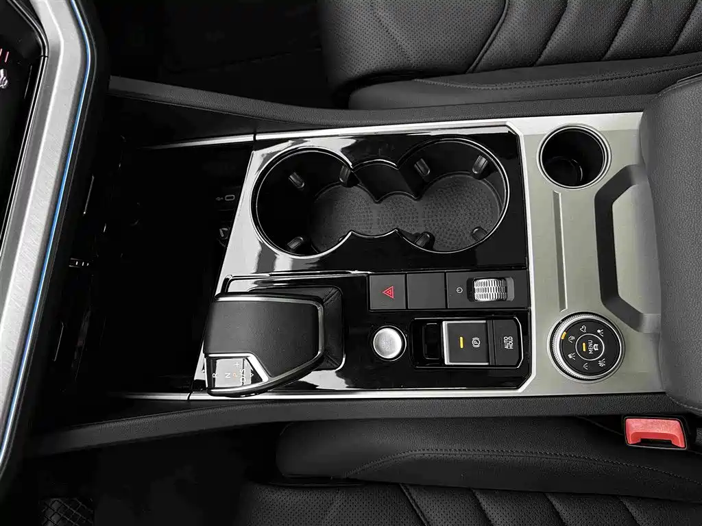Volkswagen Touareg New Energy — миниатюра 13