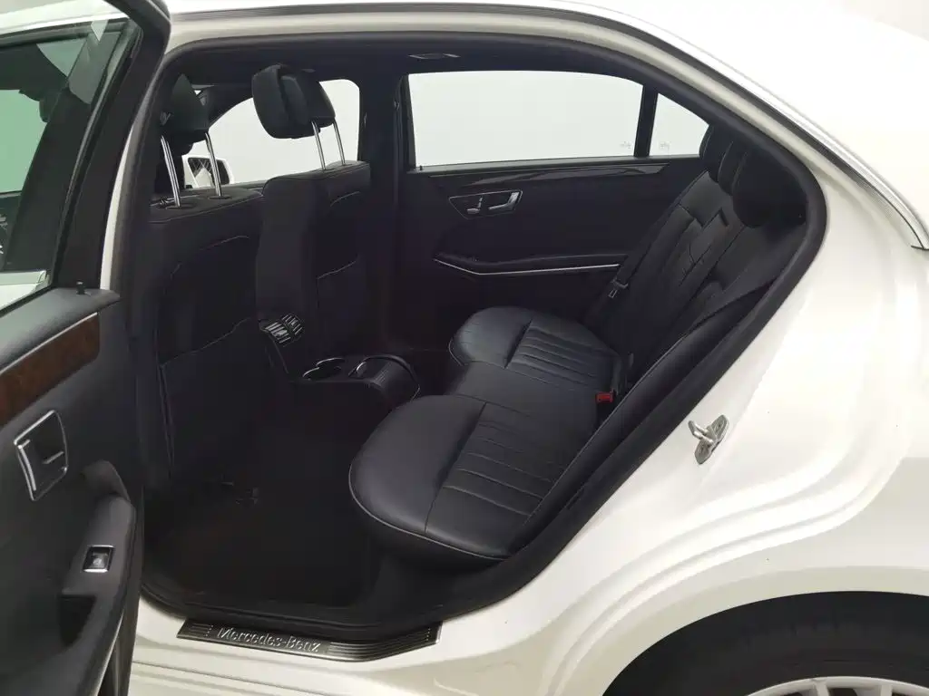 Mercedes-Benz E-Class — миниатюра 15