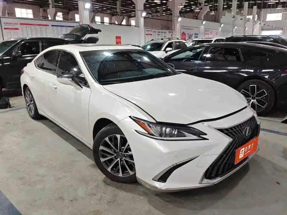 Lexus ES 2023