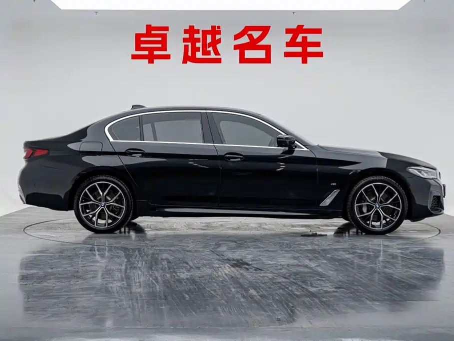 BMW 5 Series — миниатюра 7
