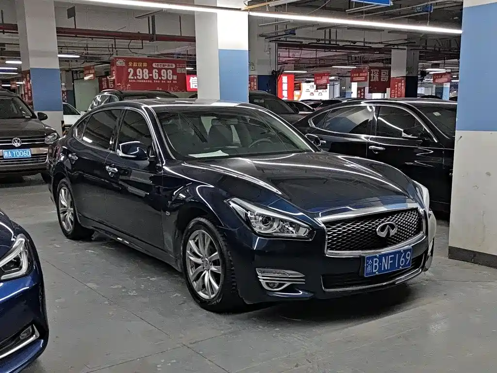 Infiniti Q70