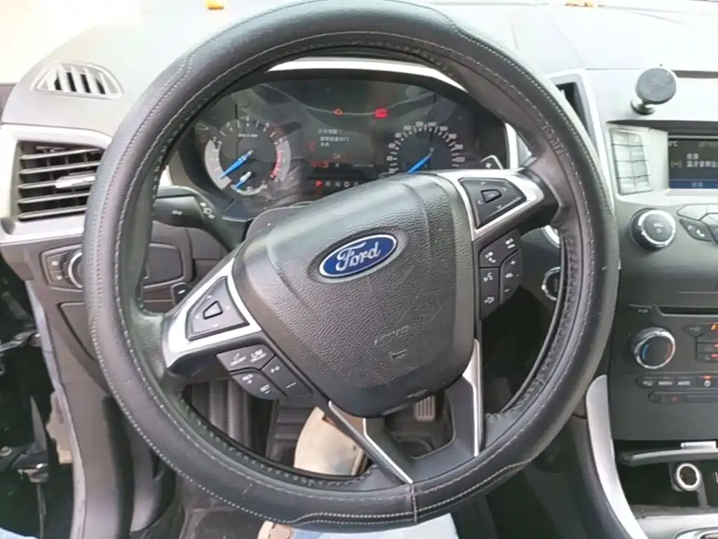 Ford Edge — миниатюра 11