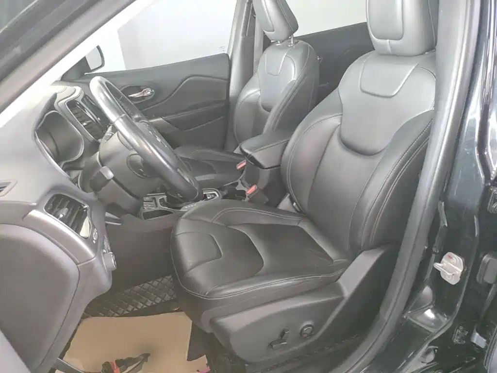 Jeep Cherokee — миниатюра 15