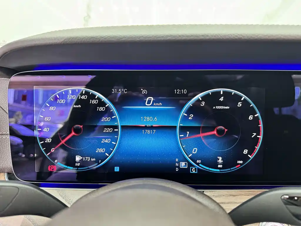 Mercedes-Benz E-Class — миниатюра 11