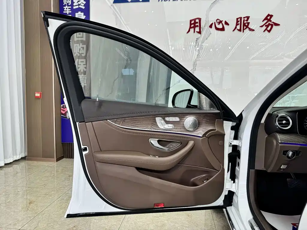 Mercedes-Benz E-Class — миниатюра 14