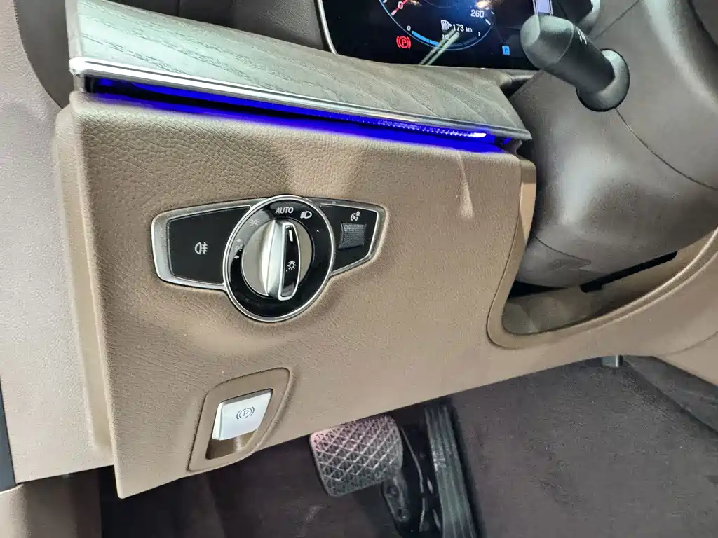 Mercedes-Benz E-Class — миниатюра 15