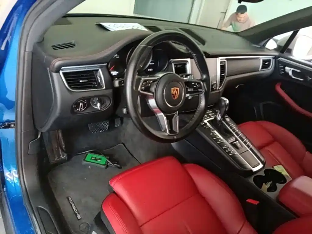 Porsche Macan — миниатюра 10