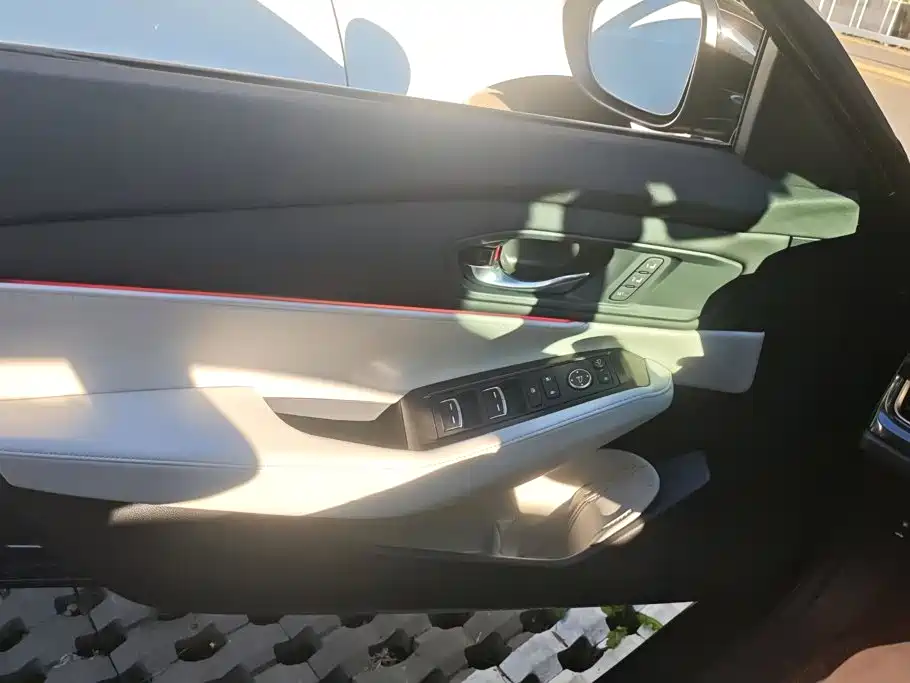 Honda Inspire PHEV — миниатюра 7