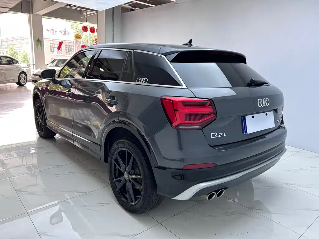 Audi Q2L 2021 35 TFSI Fashion