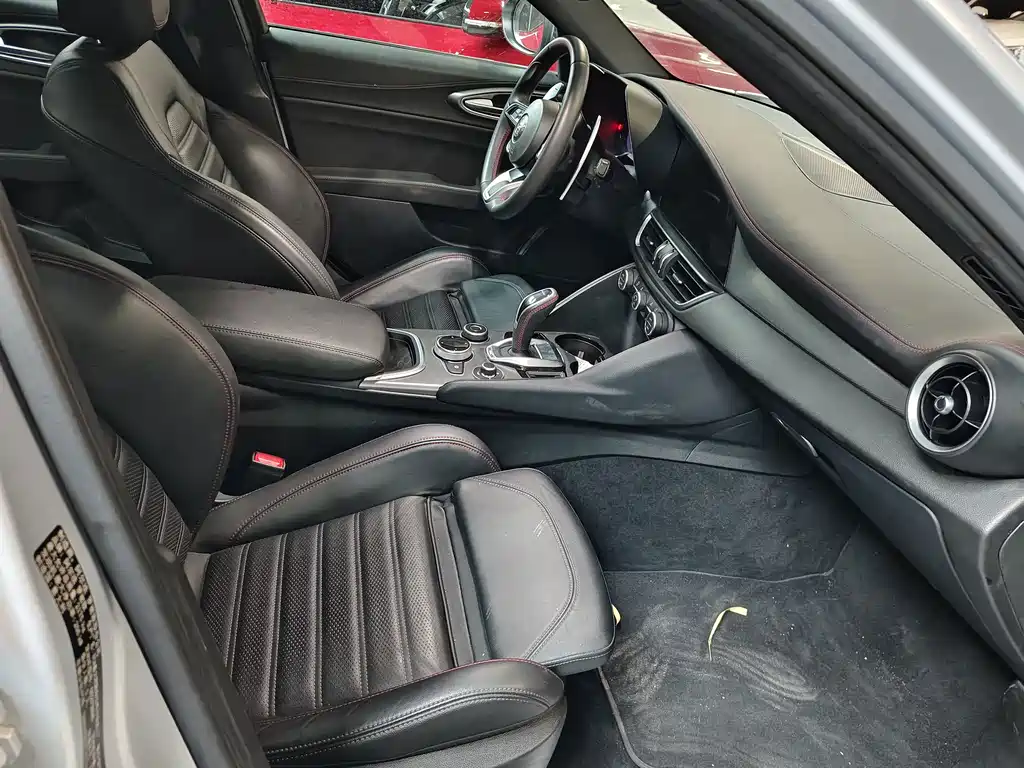 Alfa Romeo Giulia — миниатюра 11