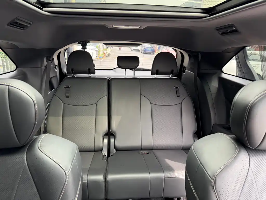 Toyota Sienna — миниатюра 9