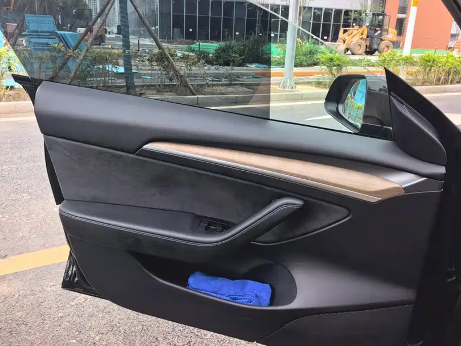 Tesla Model 3 — миниатюра 7