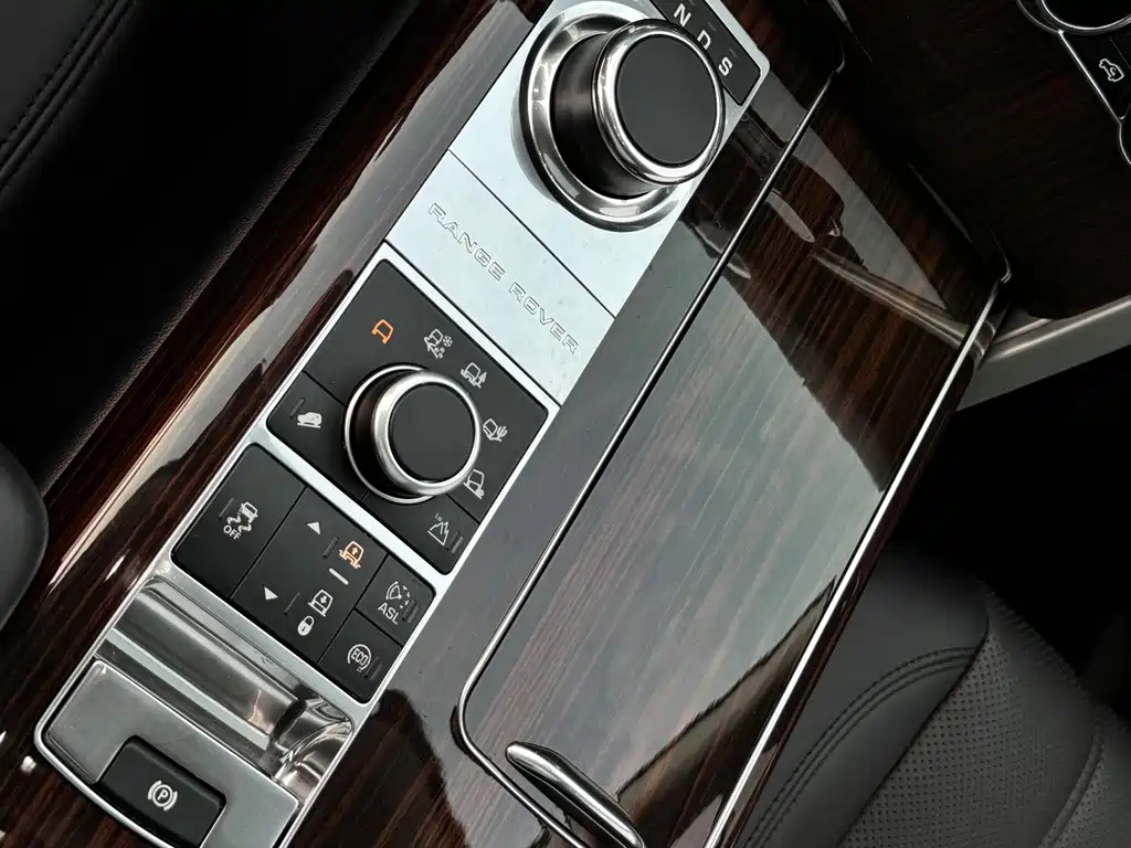 Land Rover Range Rover — миниатюра 17
