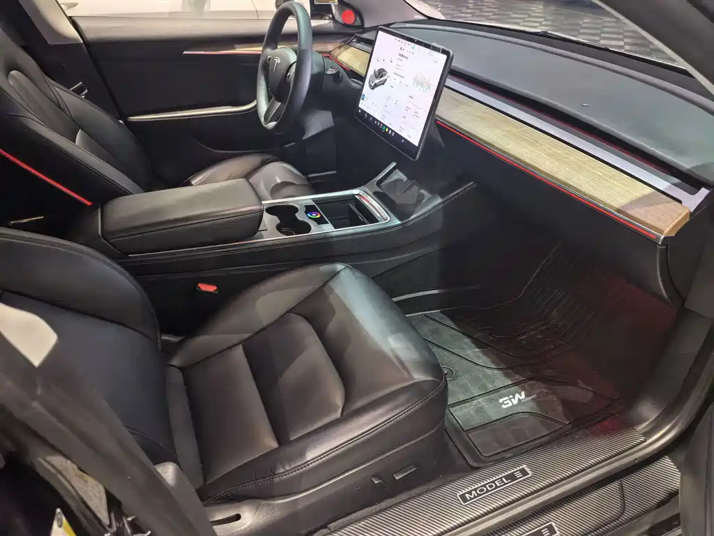 Tesla Model 3 — миниатюра 9