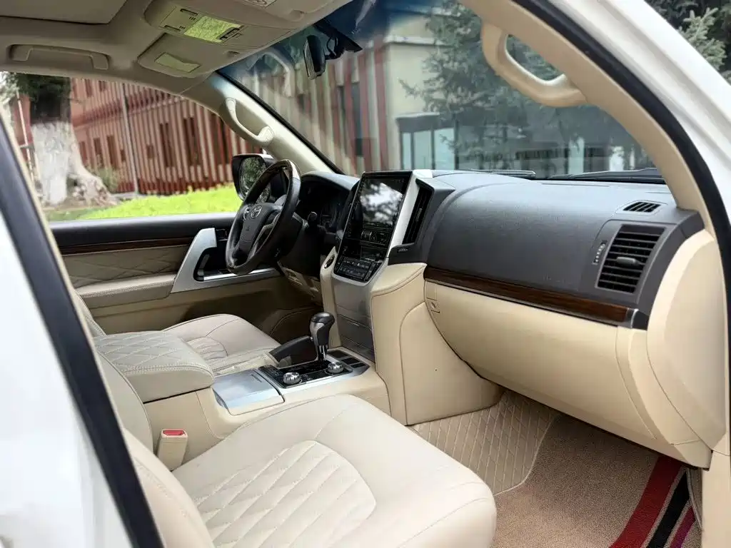 Toyota Land Cruiser — миниатюра 6