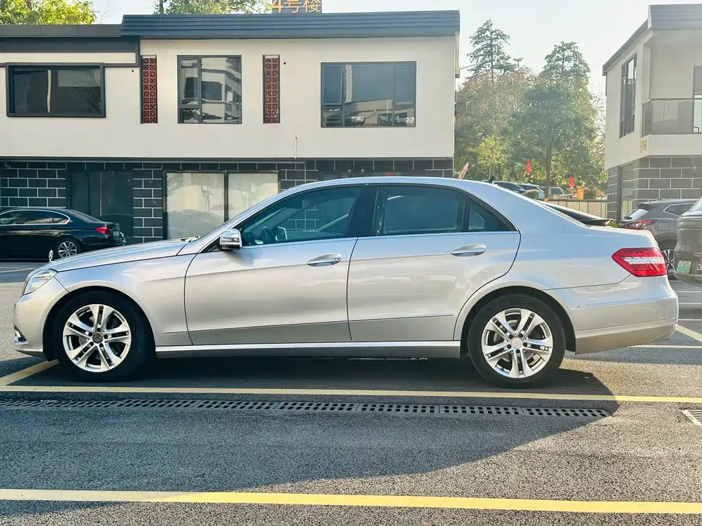 Mercedes-Benz E-Class E 2010 E 300 Fashion Luxury