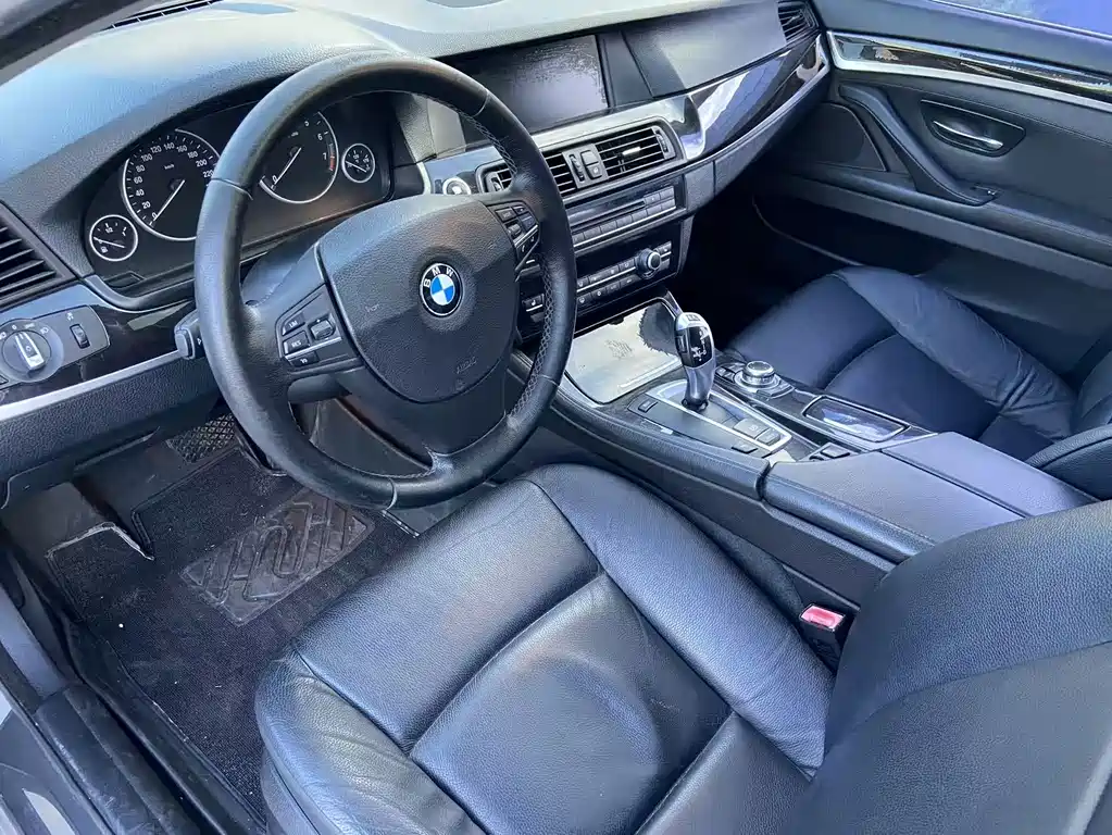 BMW 5 Series — миниатюра 8
