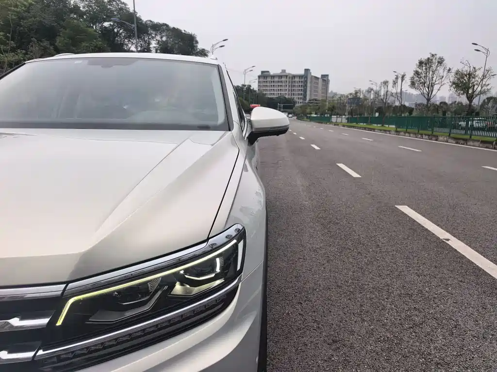 Volkswagen Tiguan L L 2022 330TSI AT Smart
