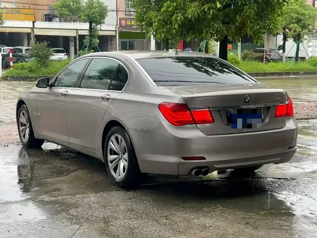 BMW 7 Series — миниатюра 5