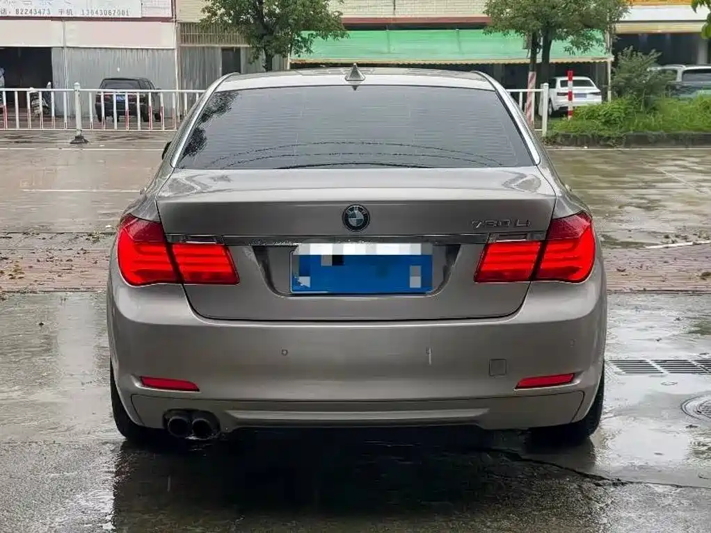 BMW 7 Series — миниатюра 6