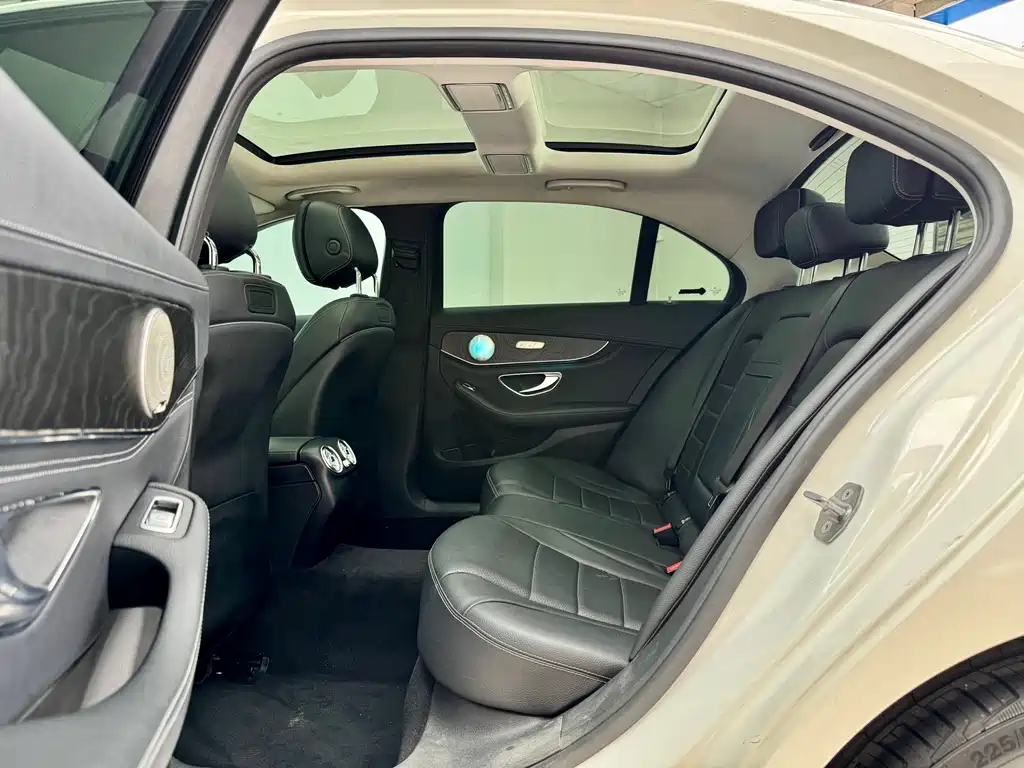 Mercedes-Benz C-Class — миниатюра 9