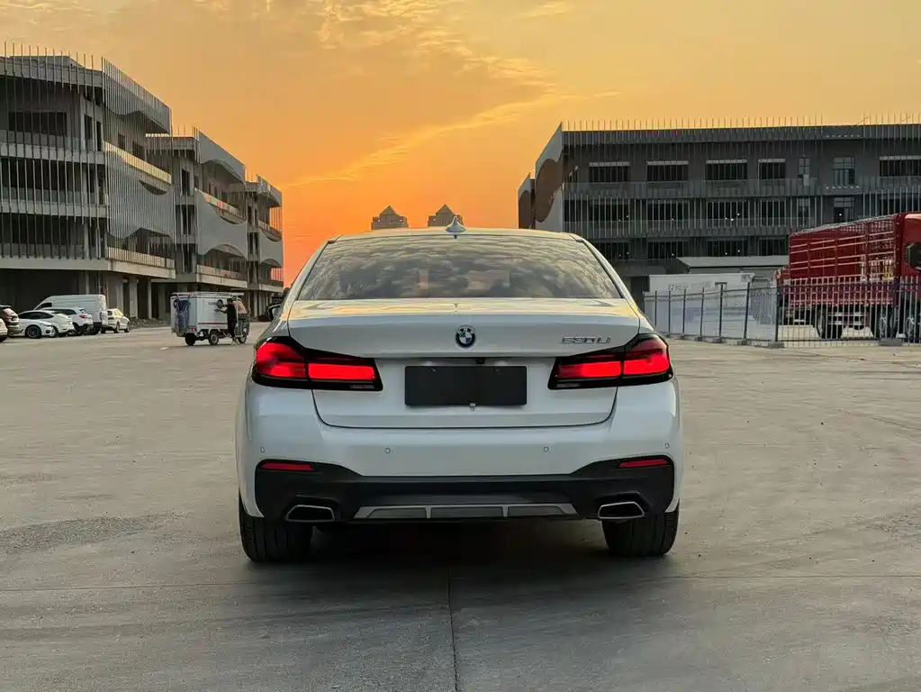BMW 5 Series — миниатюра 8