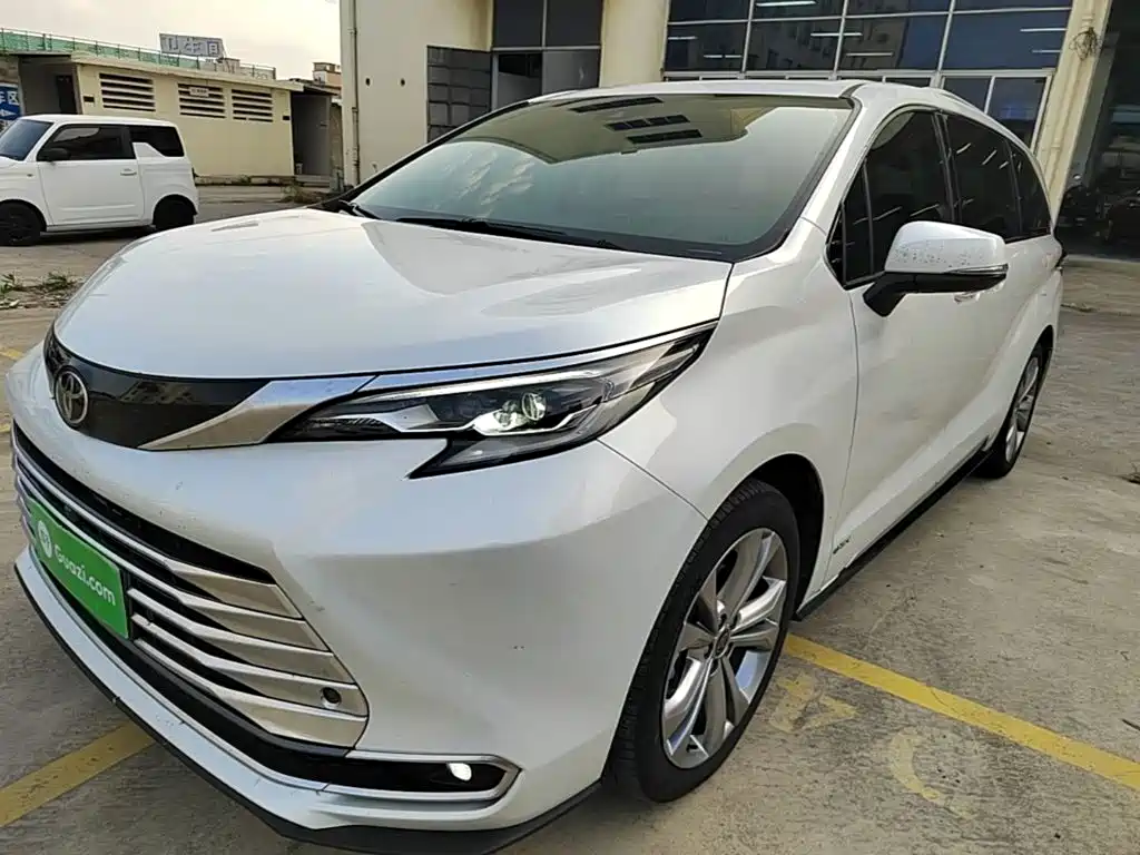 Toyota Sienna — миниатюра 2