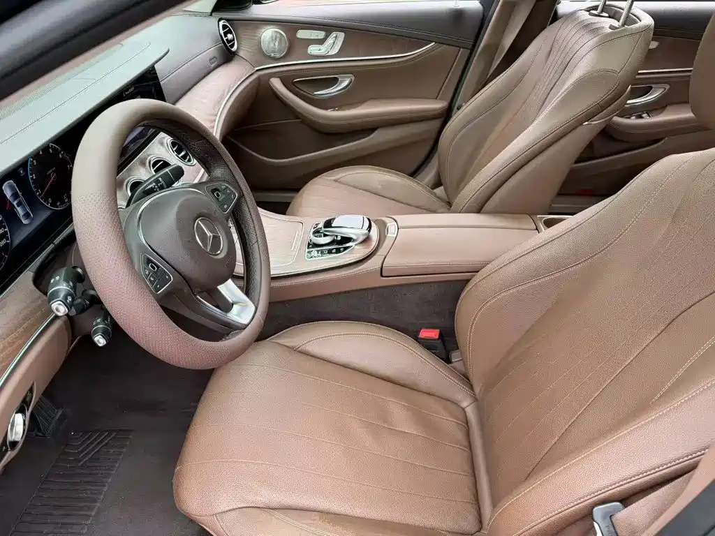 Mercedes-Benz E-Class — миниатюра 7