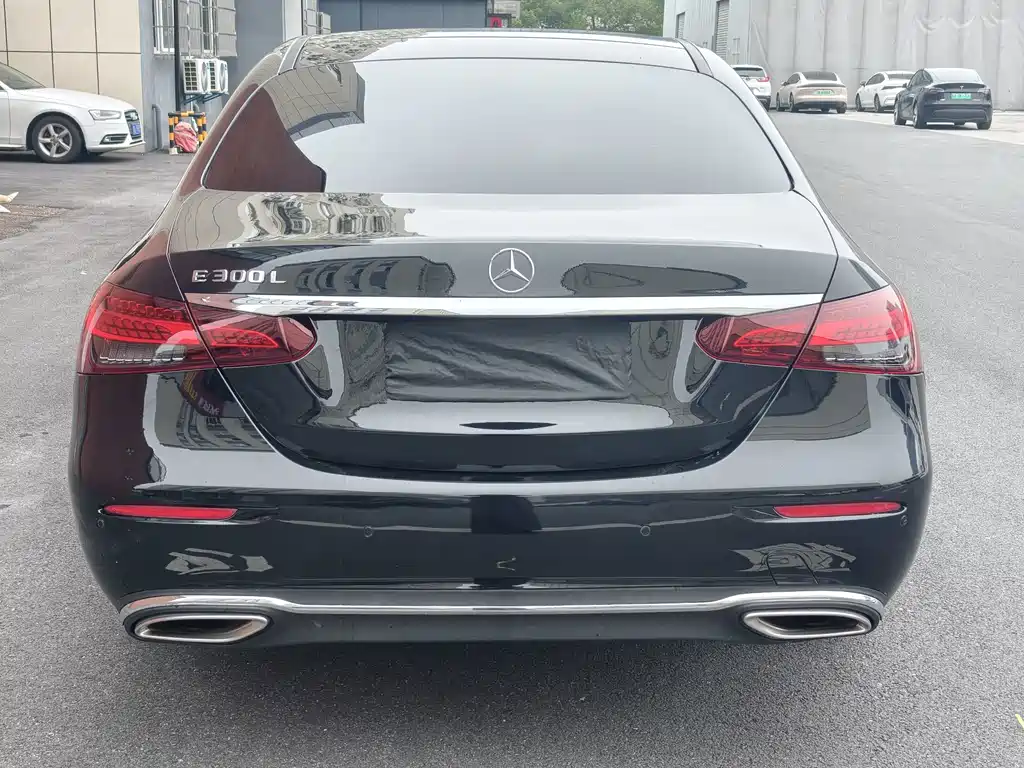 Mercedes-Benz E-Class — миниатюра 7