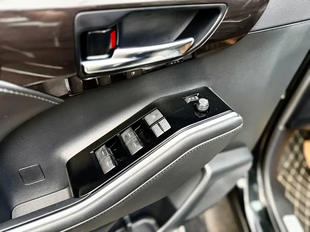 Toyota Crown Kluger — миниатюра 7