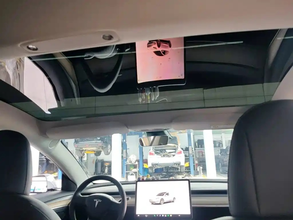 Tesla Model 3 — миниатюра 18