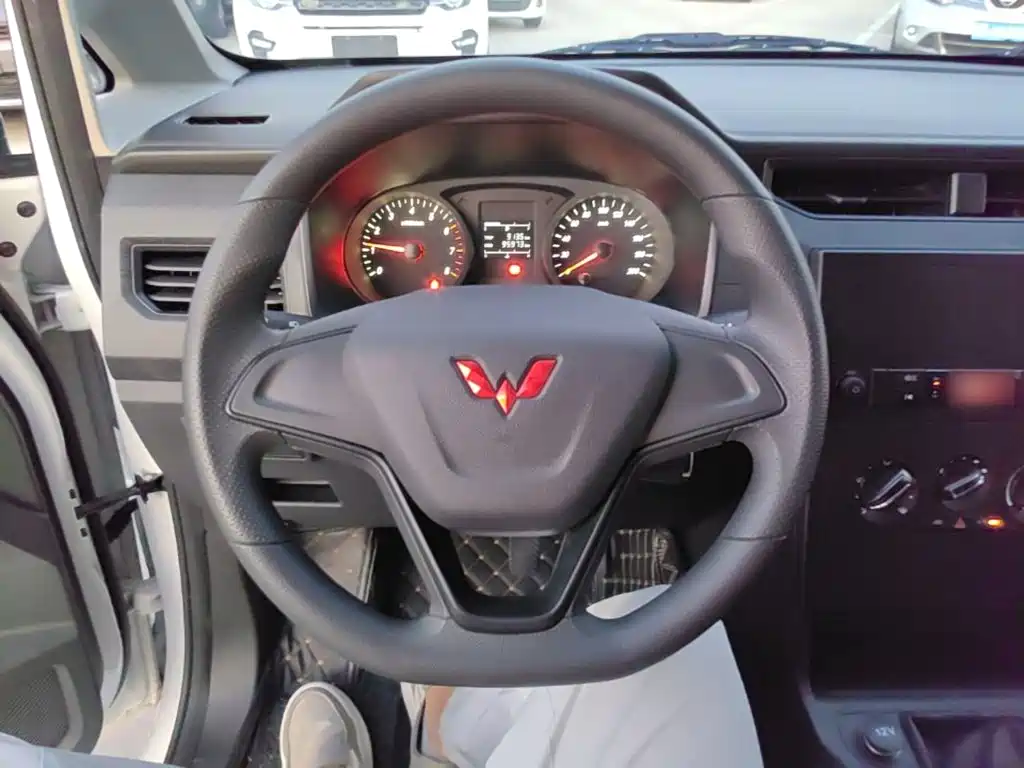 Wuling Hongguang PLUS — миниатюра 11