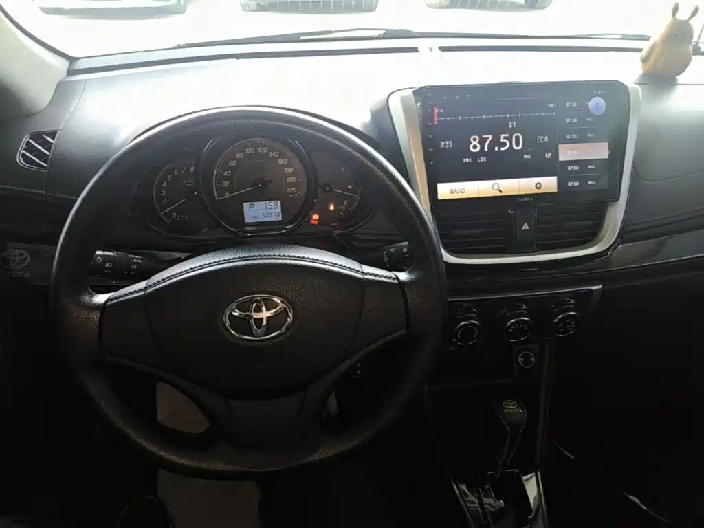 Toyota Yaris L — миниатюра 10