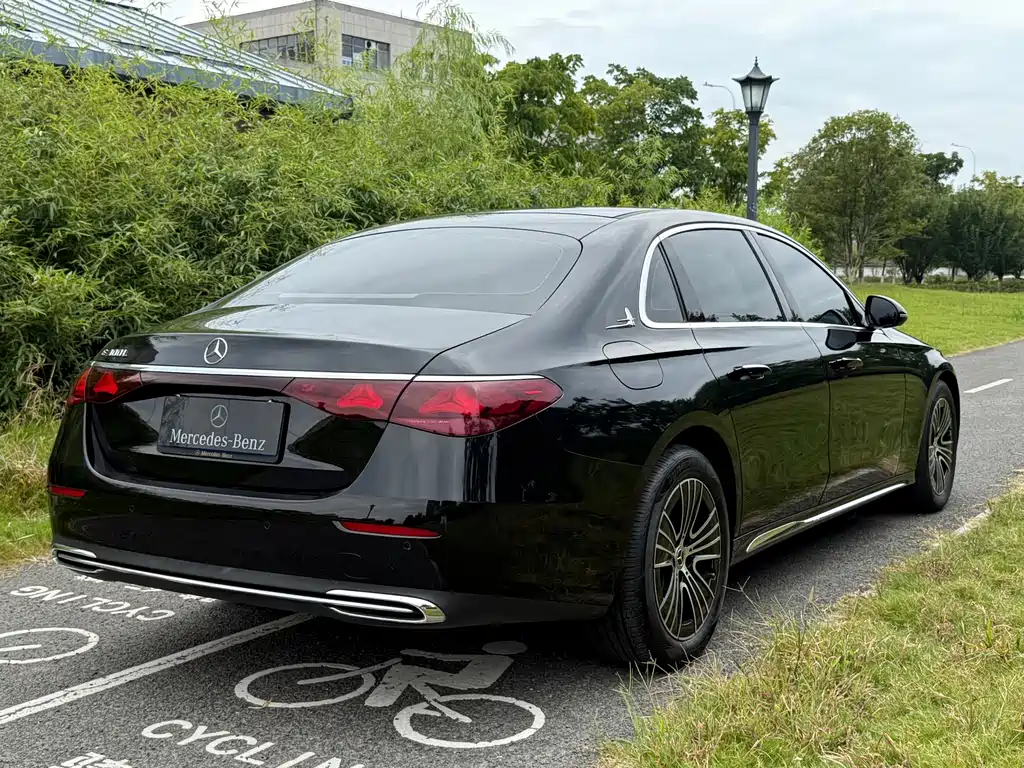Mercedes-Benz E-Class — миниатюра 7