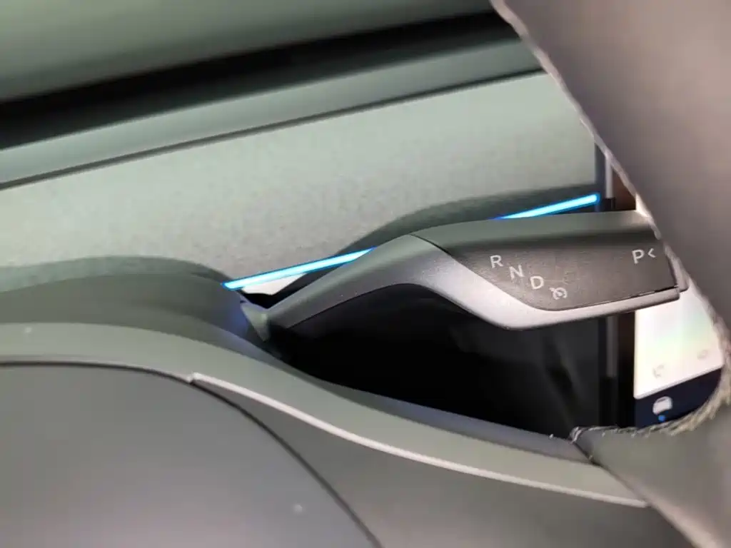 Tesla Model Y — миниатюра 14
