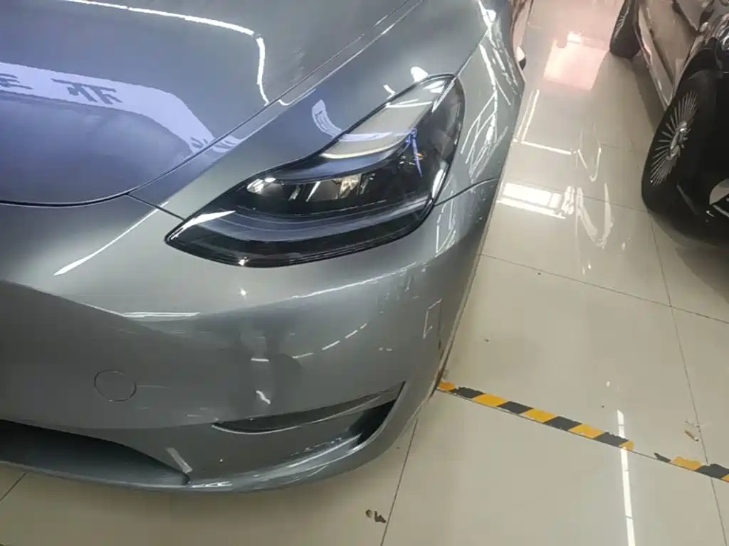 Tesla Model Y — миниатюра 24