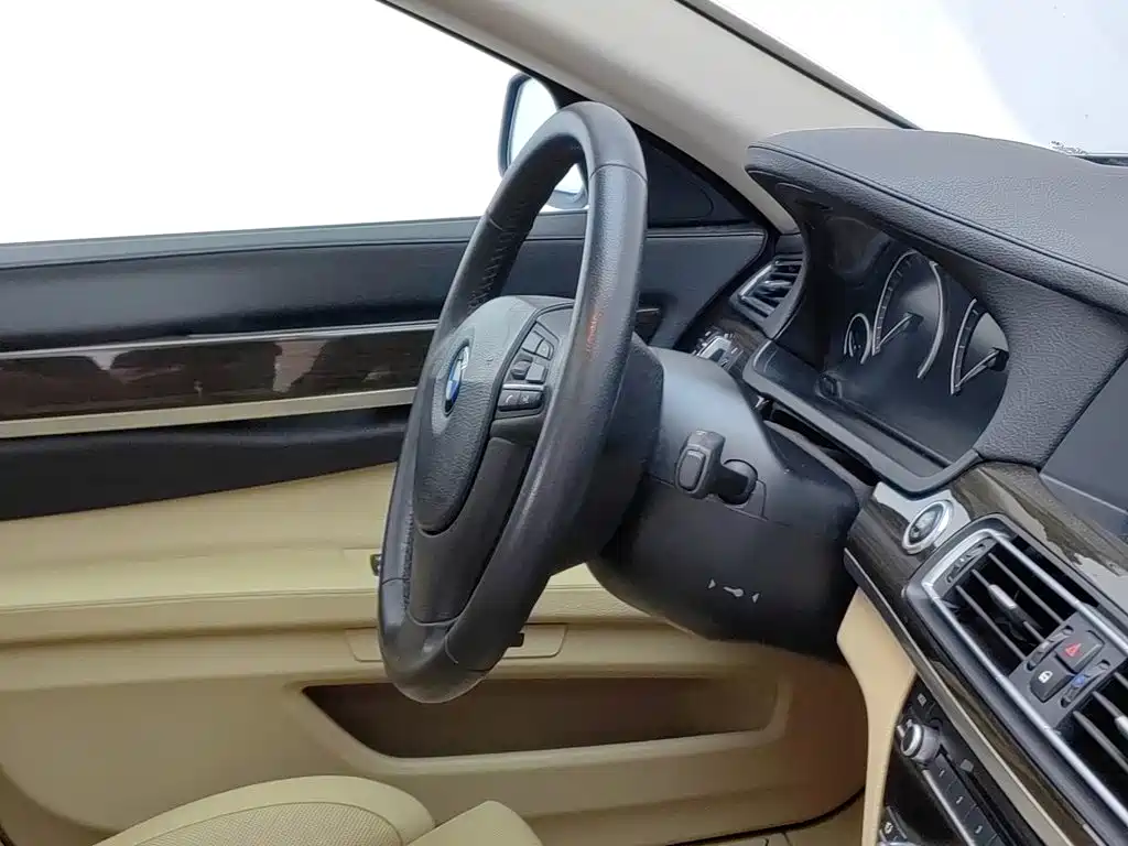 BMW 7 Series — миниатюра 22