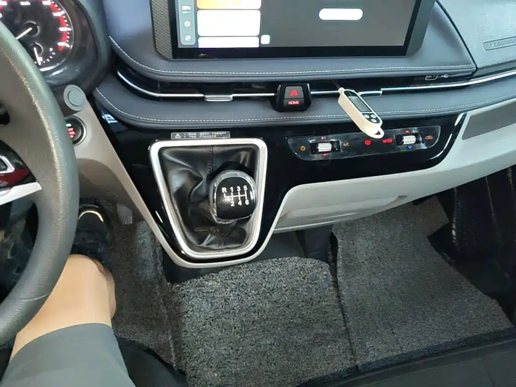 MAXUS V70 — миниатюра 14