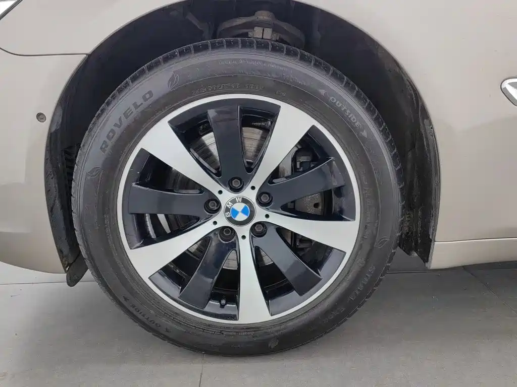 BMW 7 Series — миниатюра 17