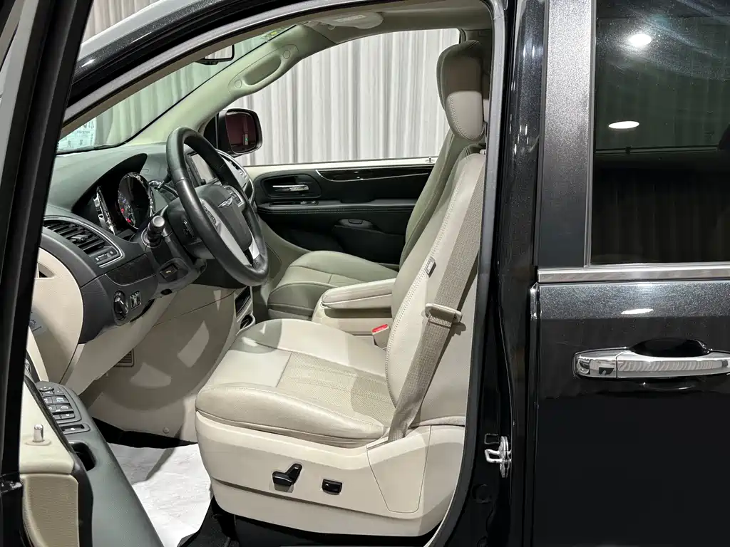Chrysler Grand Voyager (Import) — миниатюра 8