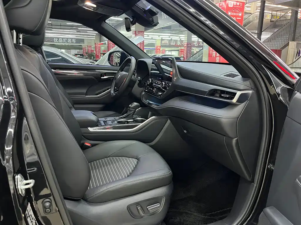 Toyota Crown Kluger — миниатюра 30