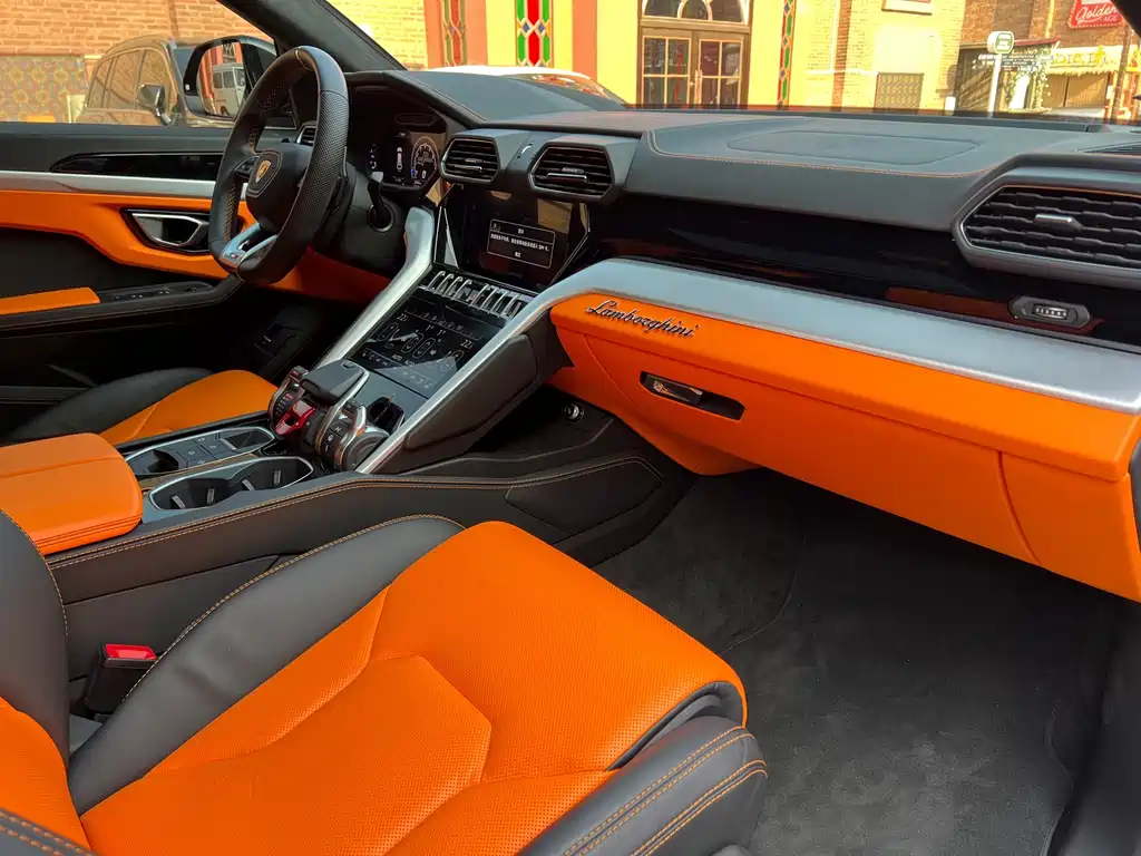 Lamborghini Urus — миниатюра 9