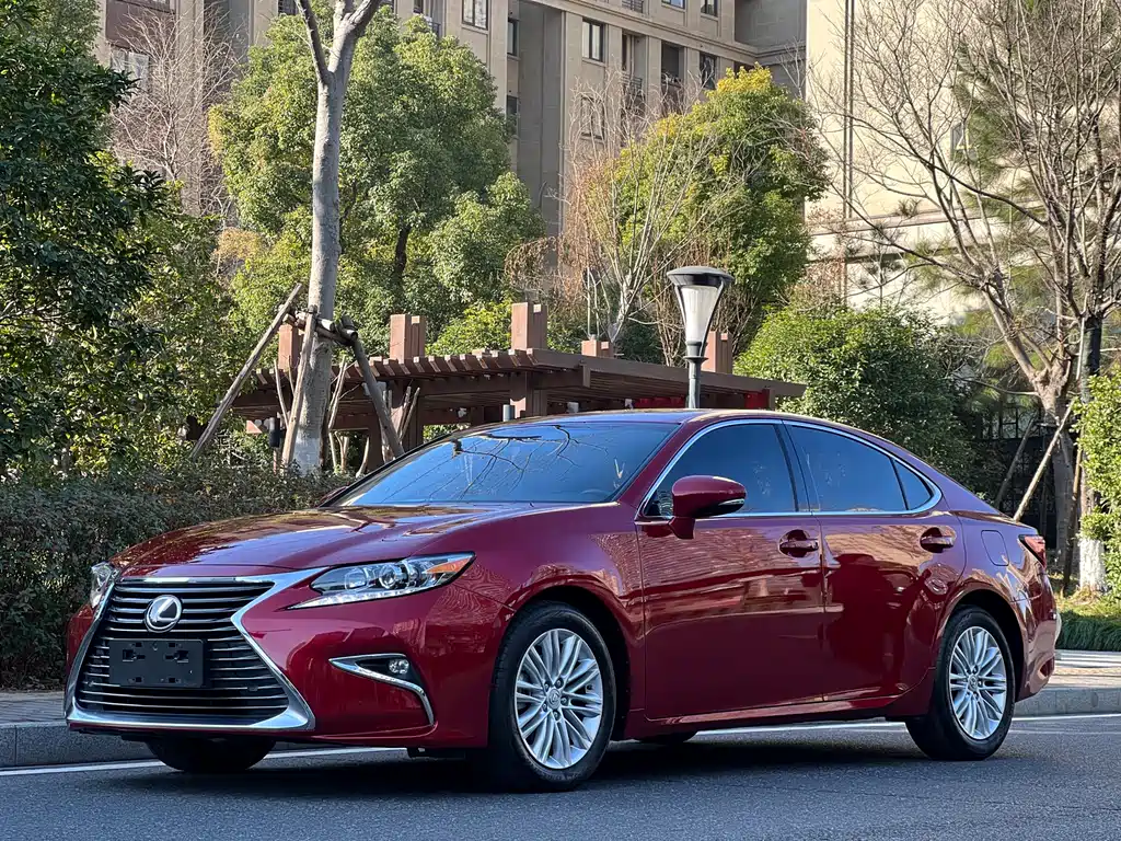 Lexus ES 2016
